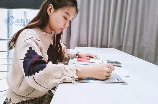 高顿初级会计：2021国内四大会计类证书薪资最新排行榜曝光！快来看看你排在
