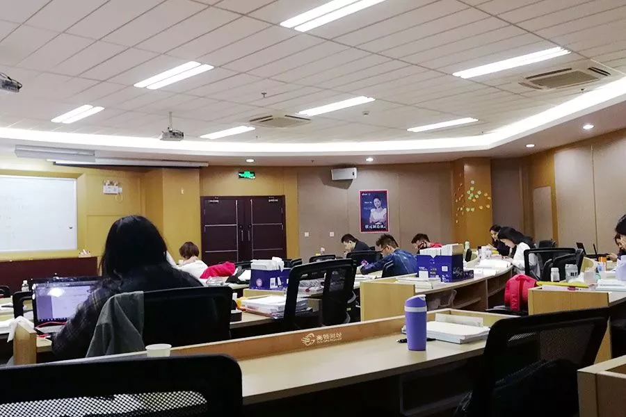 初级会计考后审核一般多久拿证书？